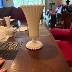 Westmoreland Elegant White Milk Glass Swirl Vase